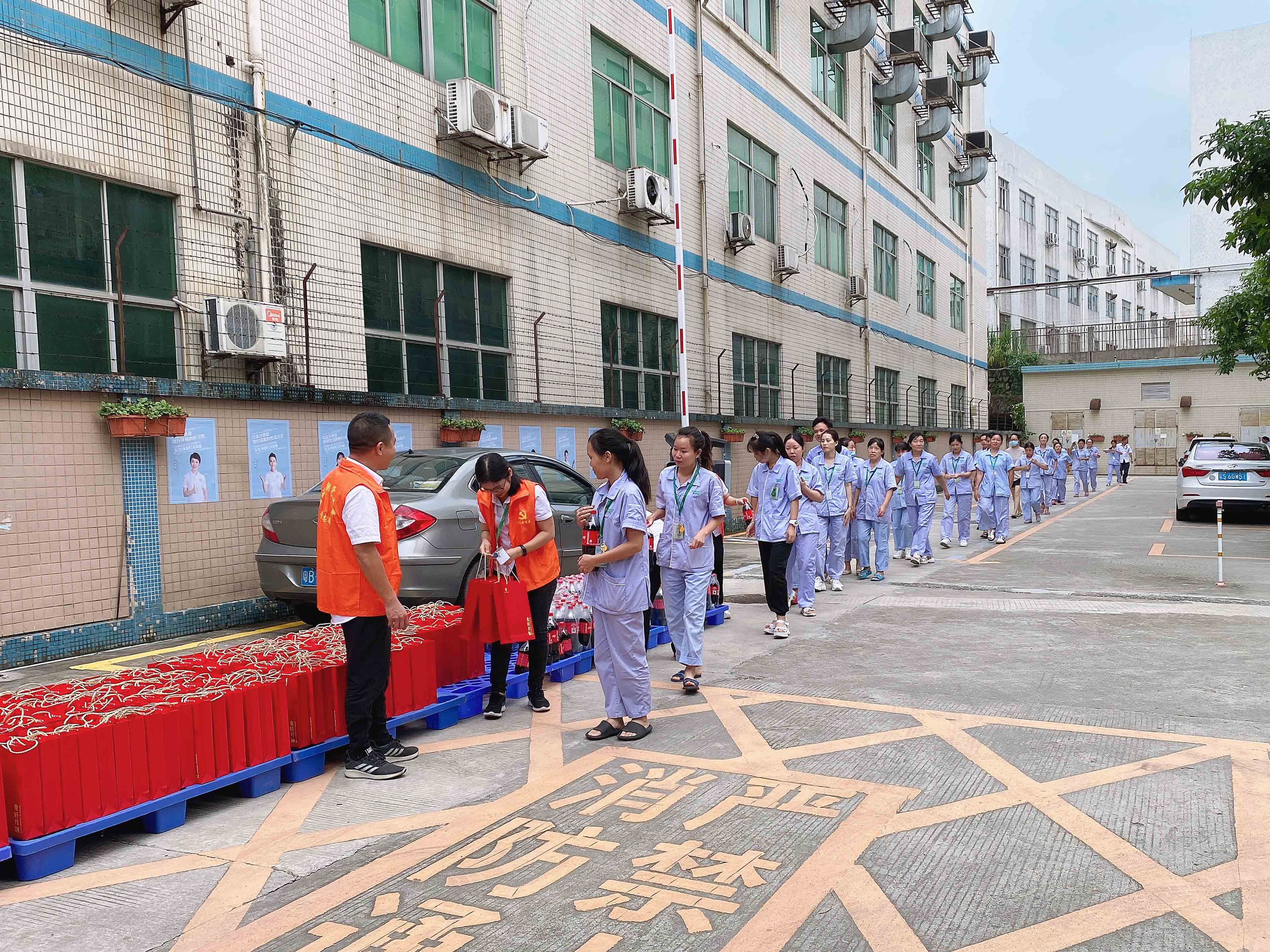 國慶中秋雙節(jié)同慶，雅香麗預(yù)祝大家度過一個(gè)平安祥和、喜慶歡樂的假期！